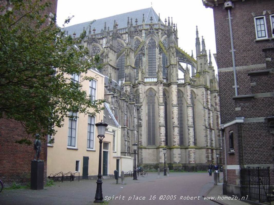 Beschrijving: 16-utrecht-behind-domchurch-800p-85perc